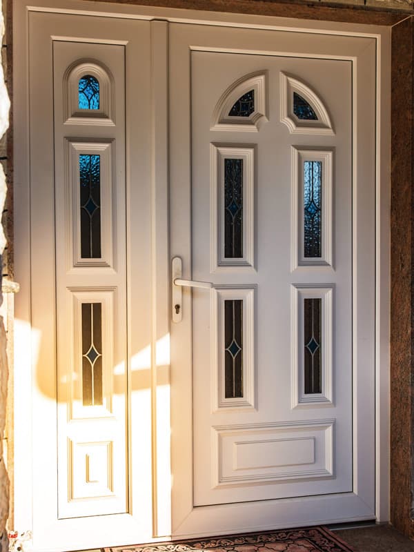 Especialistas en puertas de entrada en O Grove y alrededores